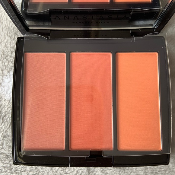 Anastasia Beverly Hills Blush Trio - Picture 4 of 6